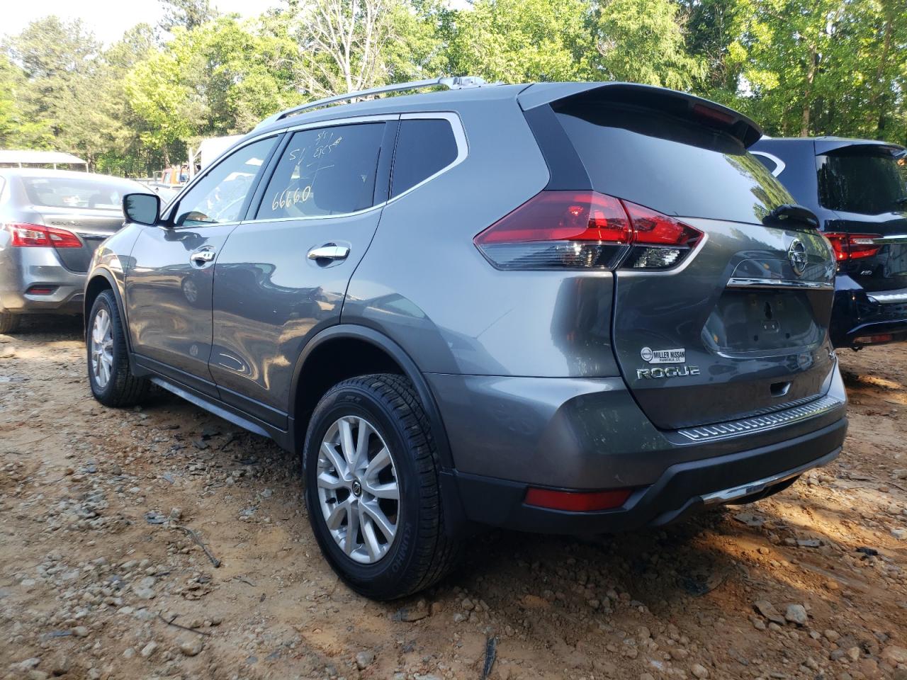 Photo 3 from auction – 2018 NISSAN ROGUE S with VIN KNMAT2MV0JP608185