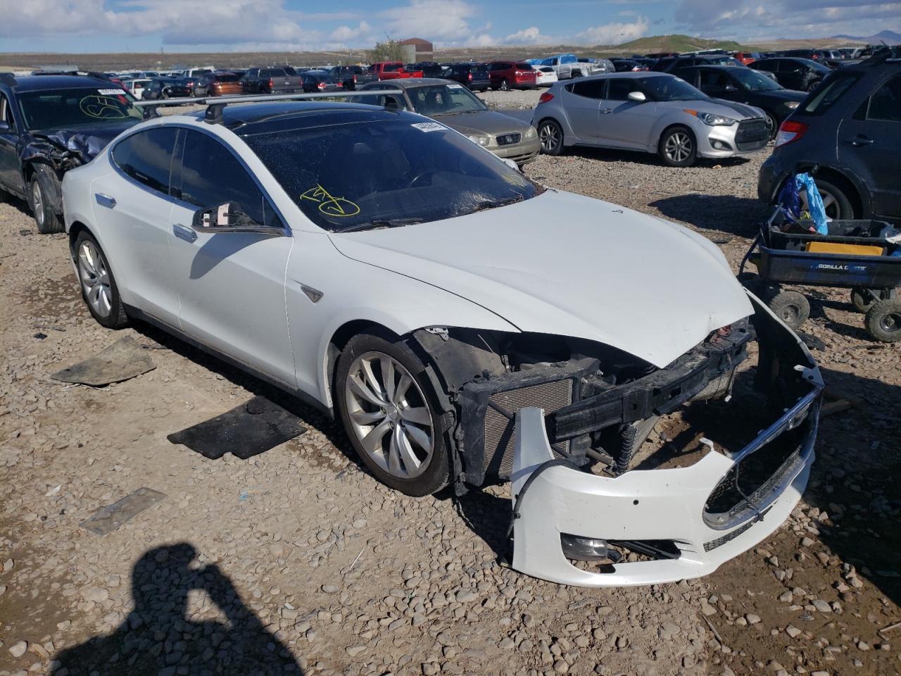 TESLA MODEL S 85 2015 with VIN 5YJSA1H24FF090586 - Photo from auction