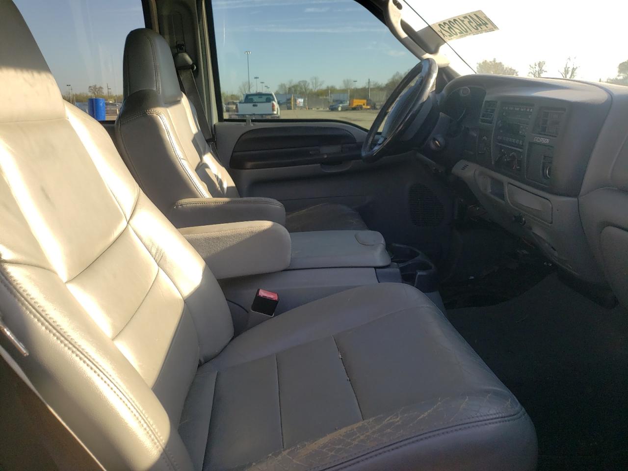 Photo 5 from auction – 2005 FORD EXCURSION with VIN 1FMNU41SX5ED40201