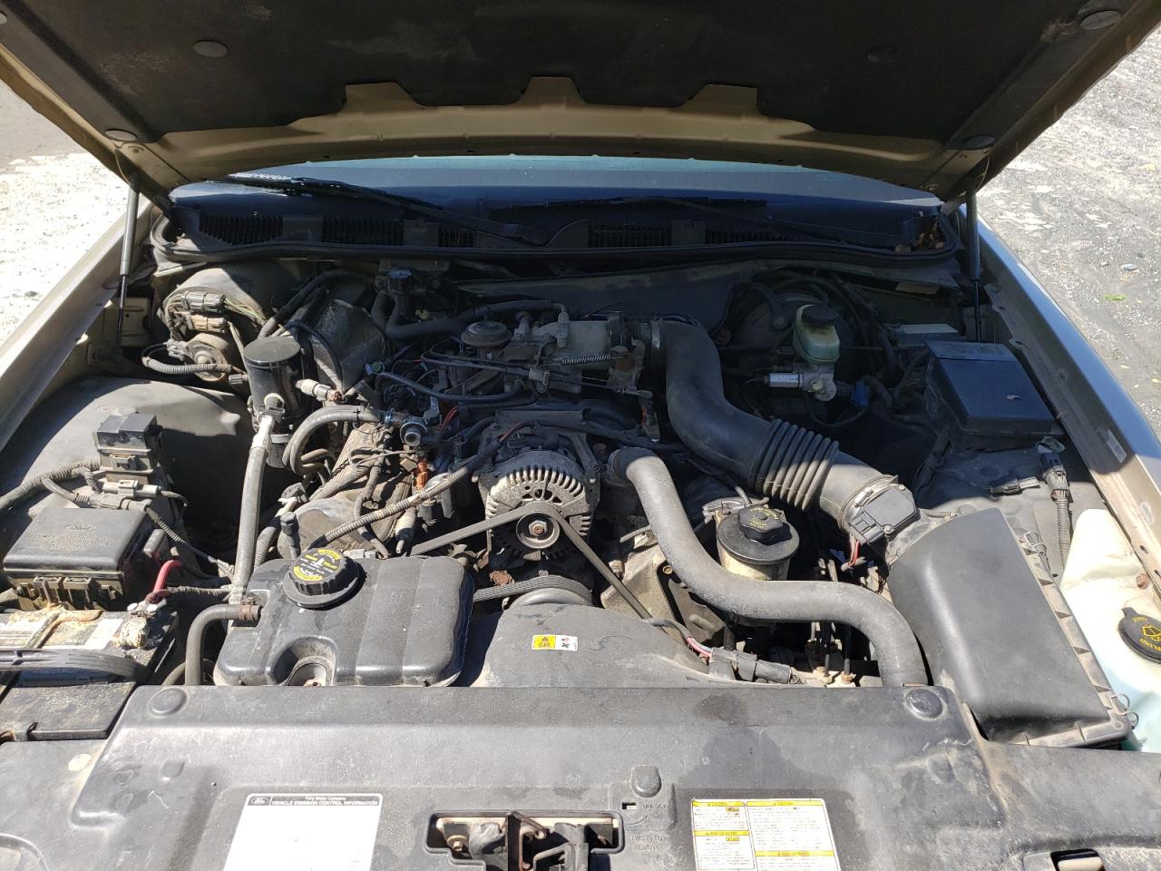Photo 7 from auction – 2000 MERCURY GRAND MARQ with VIN 2MEFM74W0YX728094