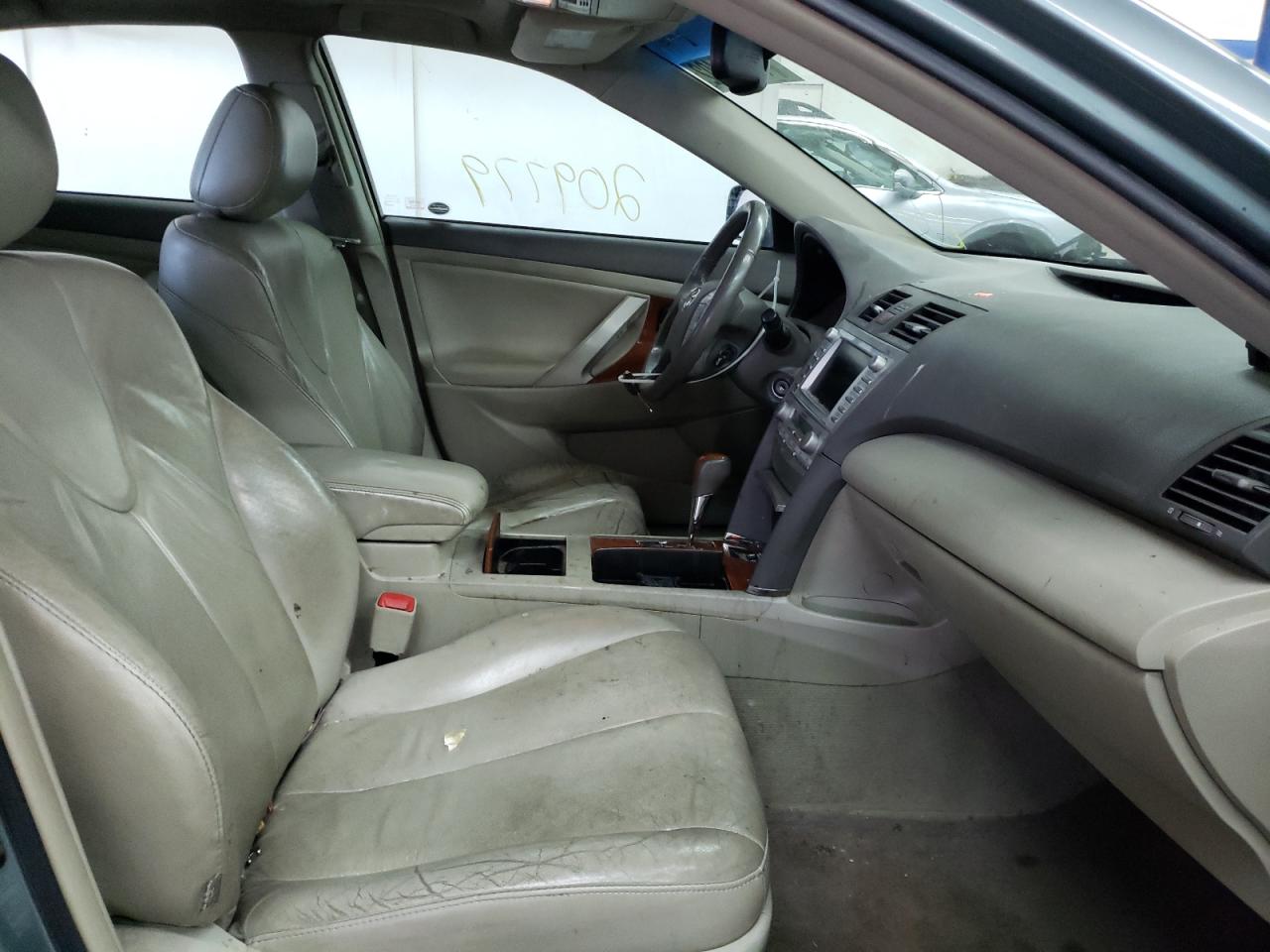 Photo 5 from auction – 2011 TOYOTA CAMRY BASE with VIN 4T1BF3EK5BU693240