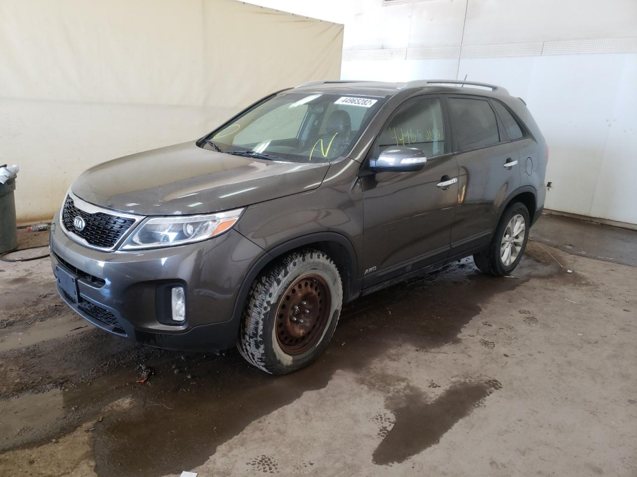 Photo 2 from auction – 2014 KIA SORENTO EX with VIN 5XYKUDA71EG444294