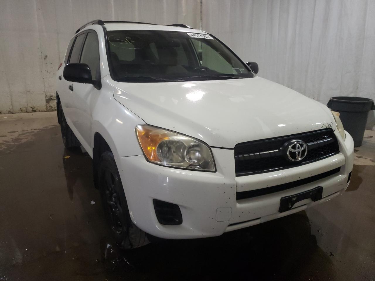TOYOTA RAV4 2010 مع رقم تعريف المركبة JTMBF4DV3AD026462 - صورة من المزاد