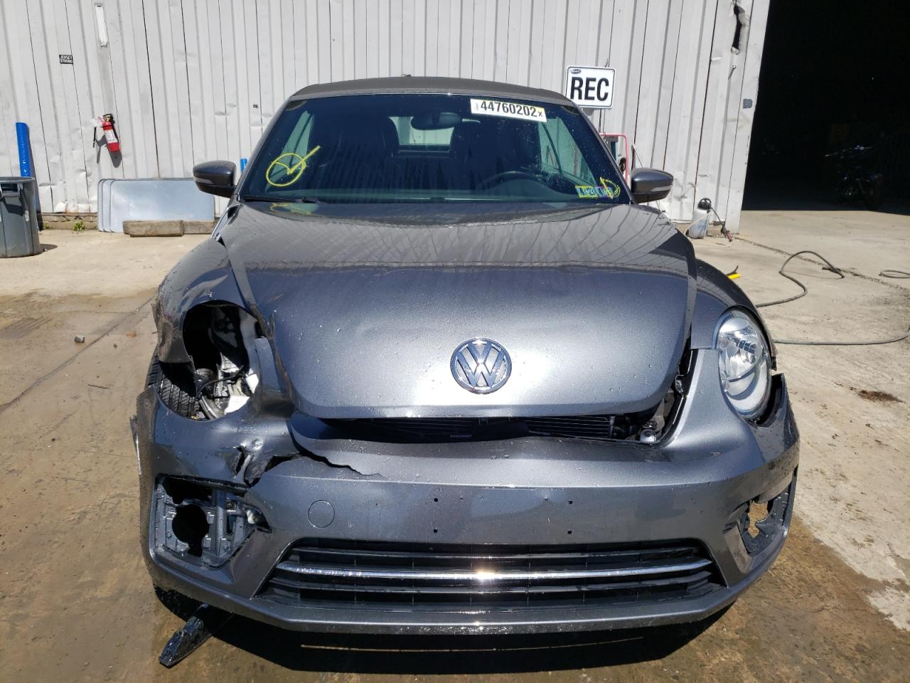 Photo 9 from auction – 2018 VOLKSWAGEN BEETLE S with VIN 3VW5DAAT8JM511492