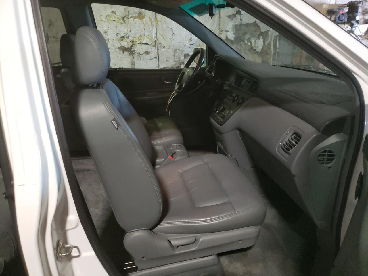 Photo 5 from auction – 2003 HONDA ODYSSEY EX with VIN 5FNRL18043B095676