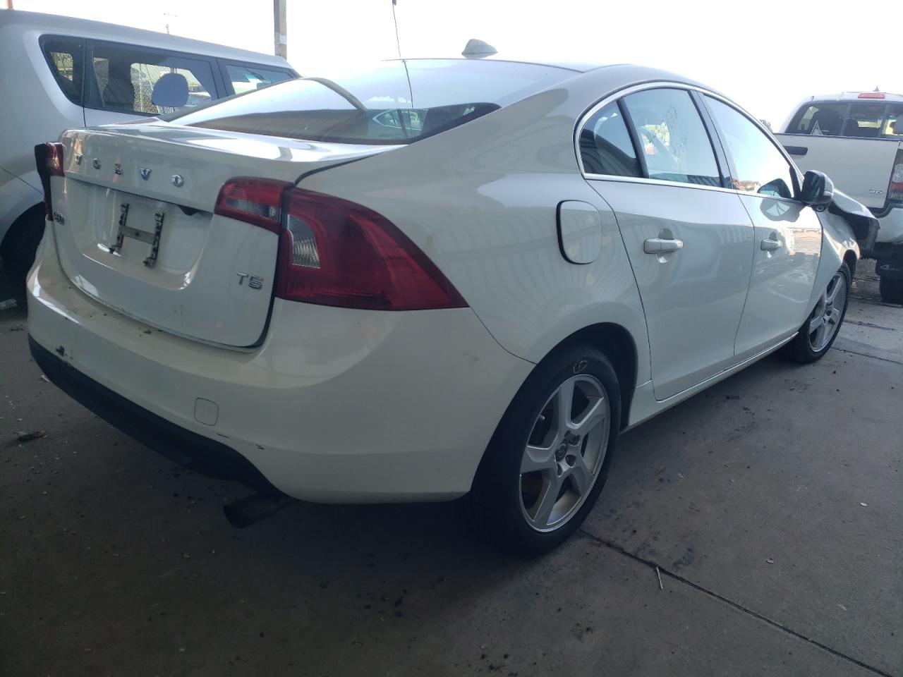 Photo 4 from auction – 2012 VOLVO S60 T5 with VIN YV1622FSXC2136292