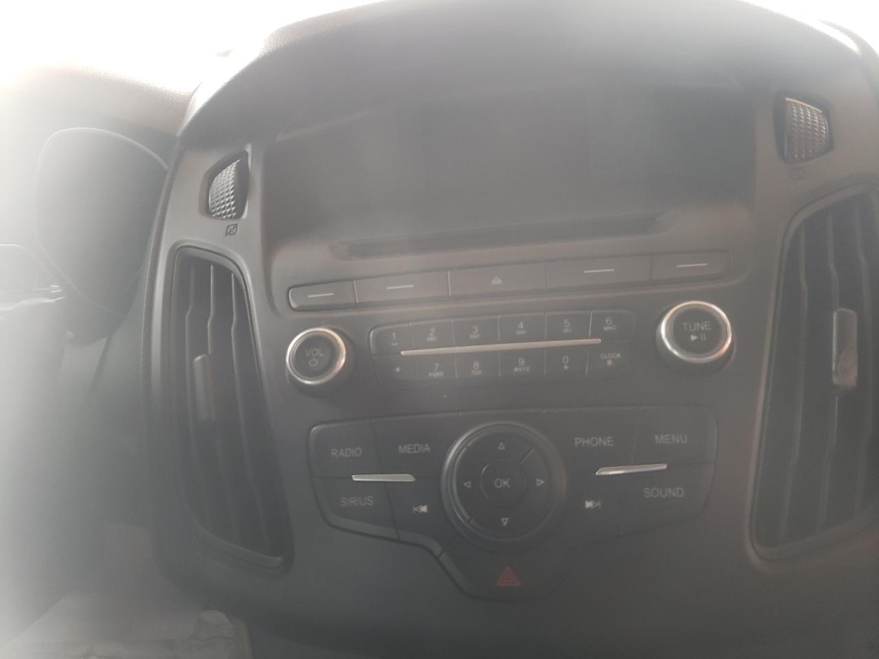 Photo 9 from auction – 2015 FORD FOCUS SE with VIN 1FADP3F28FL252485
