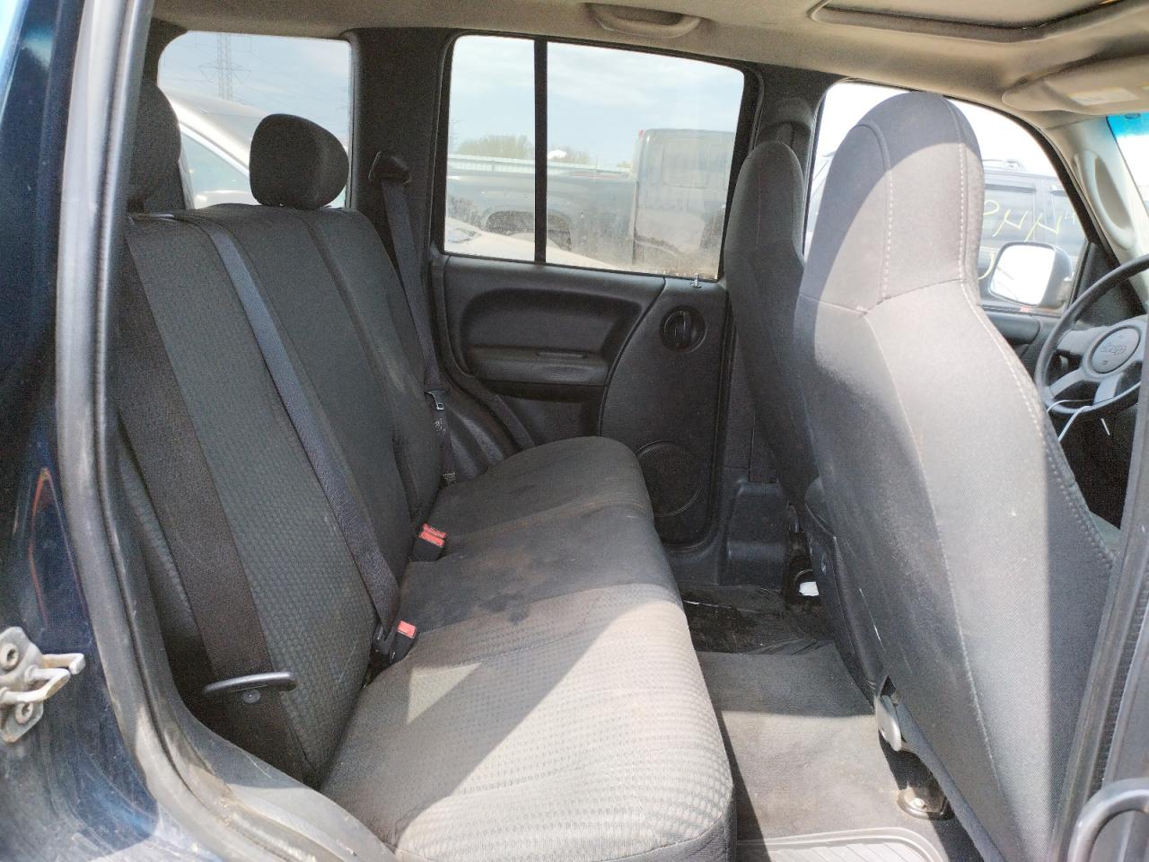 Photo 6 from auction – 2004 JEEP LIBERTY SP with VIN 1J4GL48K14W289664