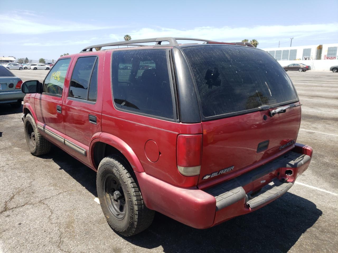 Photo 3 from auction – 2000 CHEVROLET BLAZER with VIN 1GNCS13WXY2240385