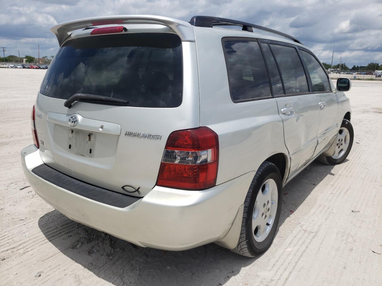 Photo 4 from auction – 2004 TOYOTA HIGHLANDER with VIN JTEDP21A240023166