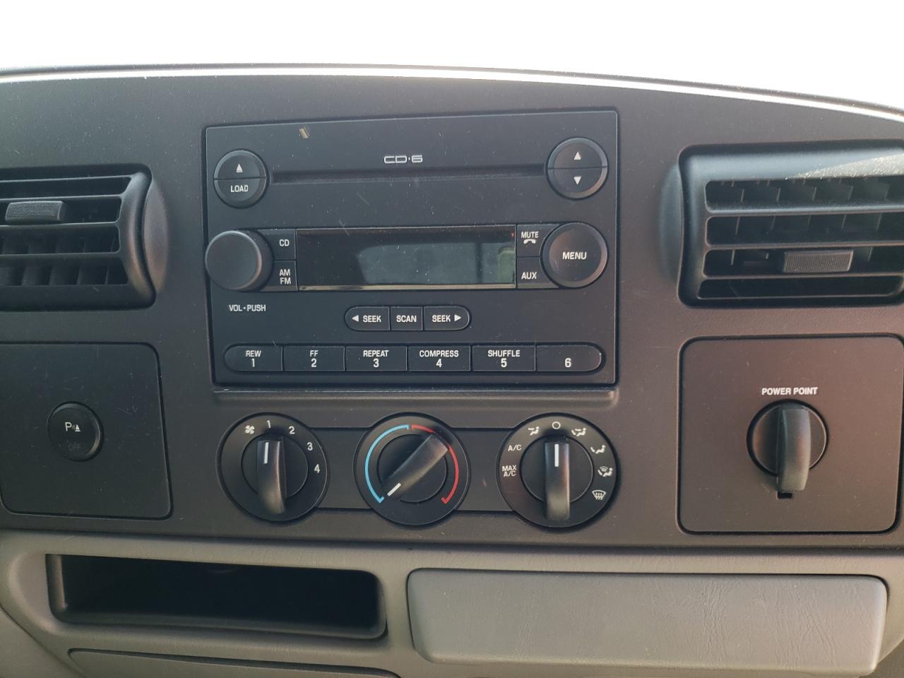 Zdjęcie 9 z aukcji – 2005 FORD F250 SUPER z VIN 1FTSW20P55EA92829