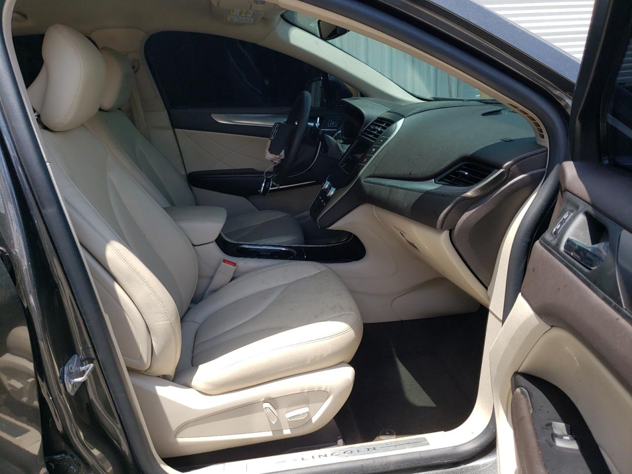 Photo 5 from auction – 2019 LINCOLN MKC with VIN 5LMCJ1C92KUL18894