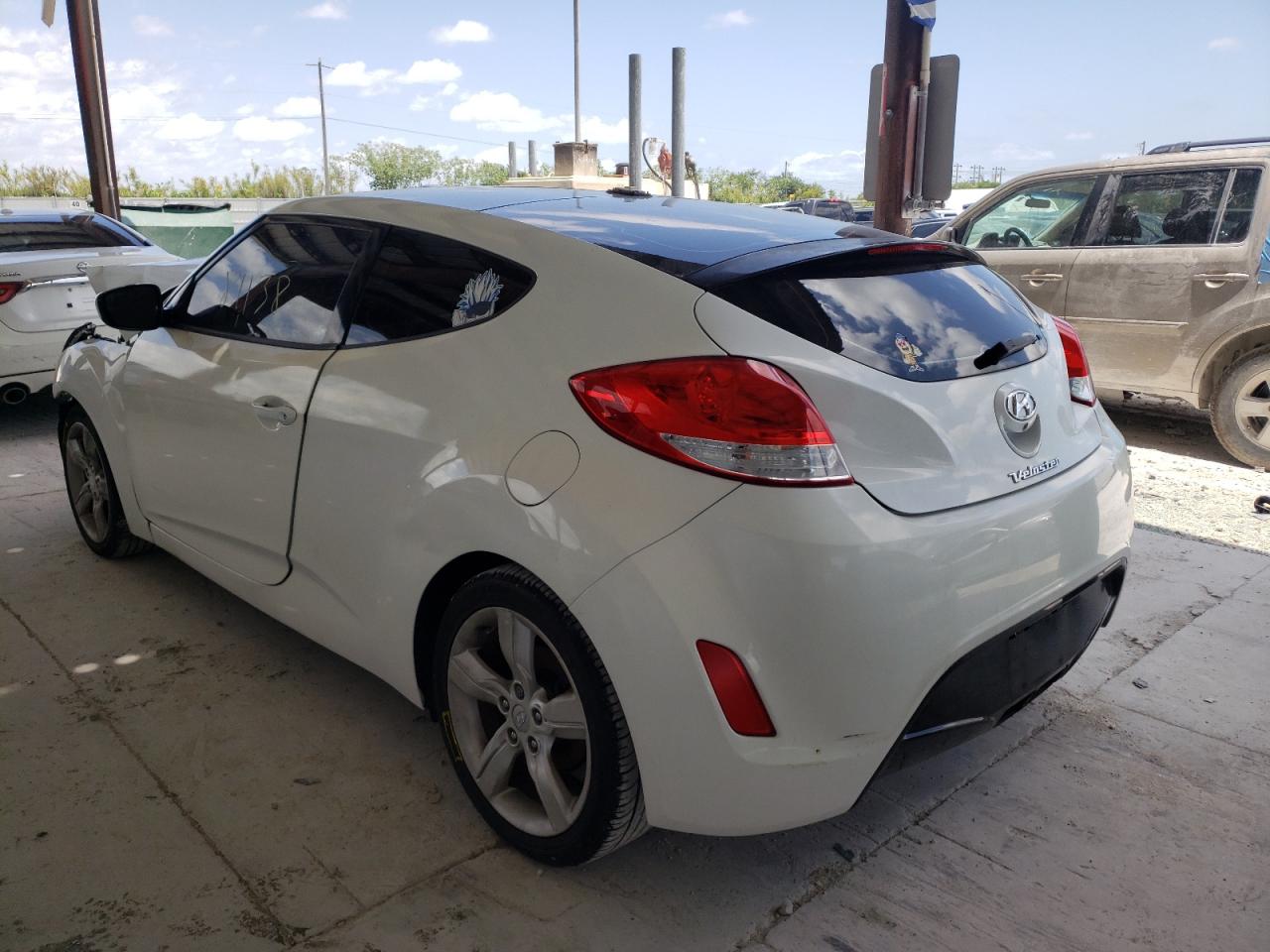 Photo 3 from auction – 2014 HYUNDAI VELOSTER with VIN KMHTC6AD4EU215384