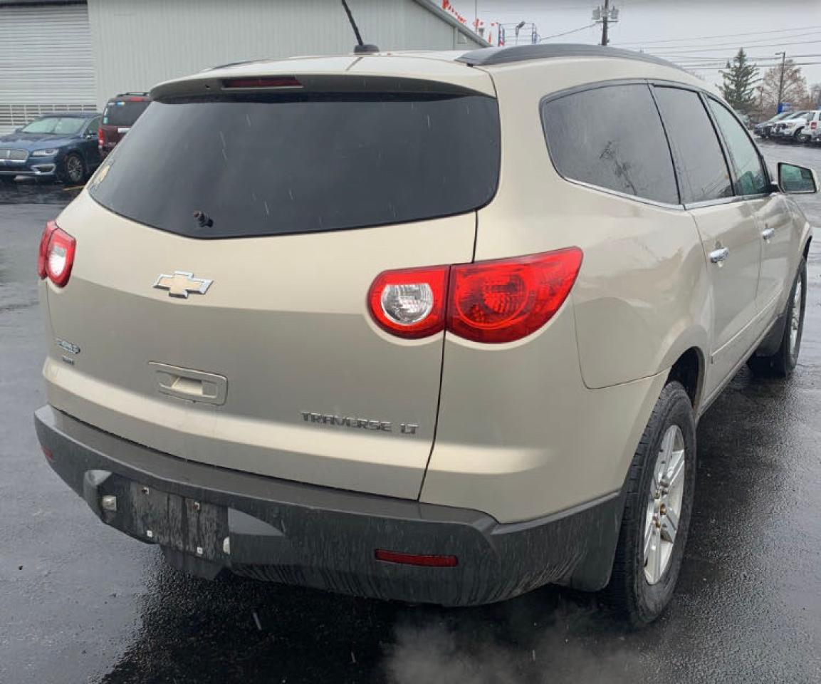 Photo 4 from auction – 2010 CHEVROLET TRAVERSE L with VIN 1GNLVFED4AJ246517