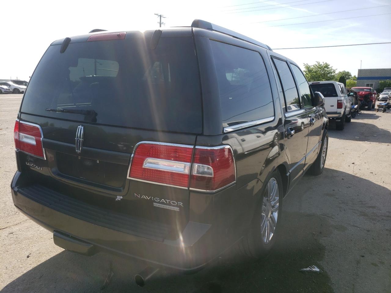 Photo 4 from auction – 2008 LINCOLN NAVIGATOR with VIN 5LMFU28598LJ17895