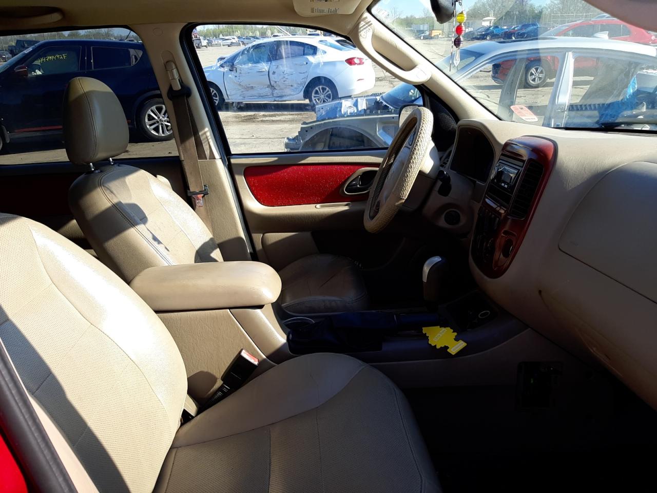 Photo 5 from auction – 2005 FORD ESCAPE LIM with VIN 1FMYU04125KA43563