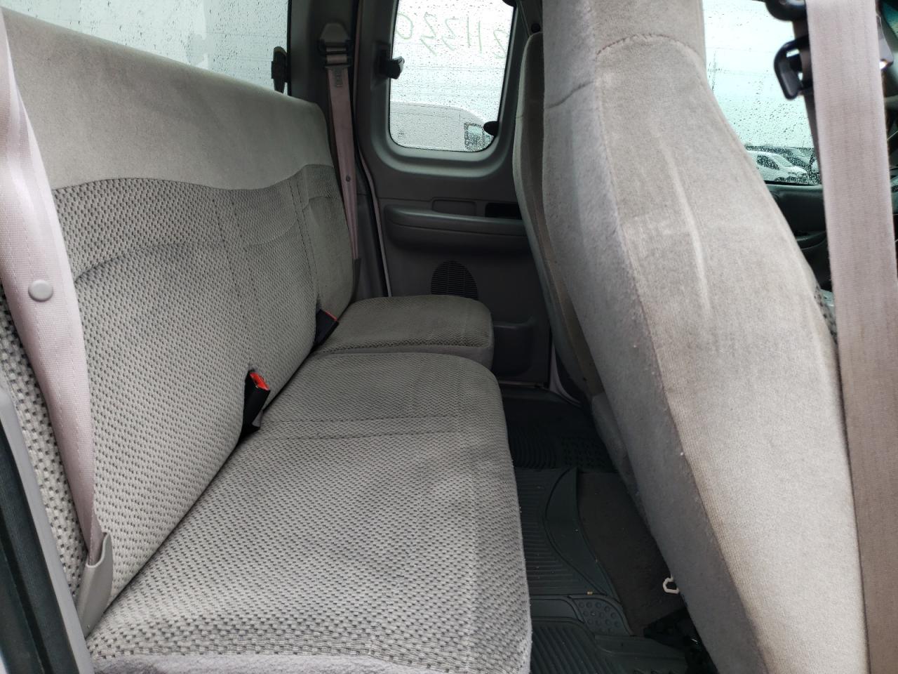 Photo 6 from auction – 2000 FORD F150 with VIN 2FTRX18L1YCB07957
