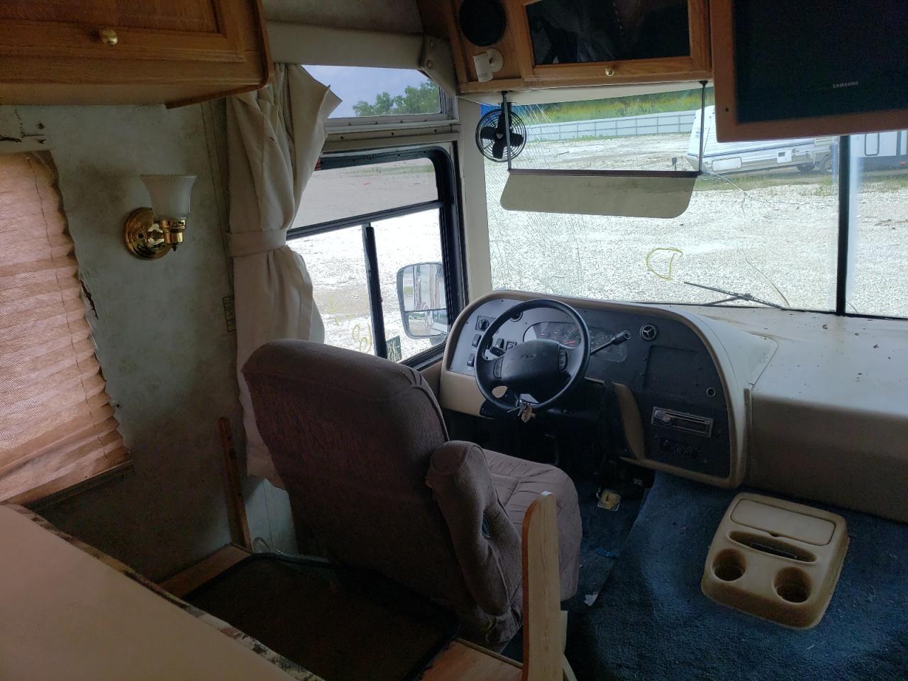 Photo 5 from auction – 2000 FORD F550 SUPER with VIN 1FCLF53S5Y0A11643