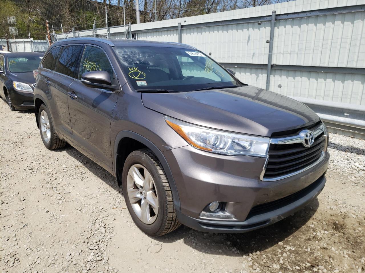 TOYOTA HIGHLANDER 2015 with VIN 5TDDKRFHXFS117507 - Photo from auction