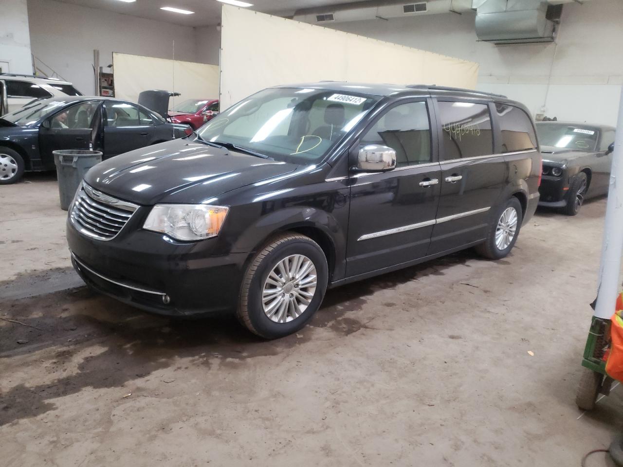 Photo 2 from auction – 2013 CHRYSLER TOWN & COU with VIN 2C4RC1CG7DR560333