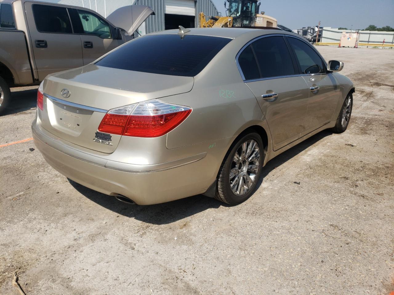 Photo 4 from auction – 2009 HYUNDAI GENESIS 3. with VIN KMHGC46E09U024994