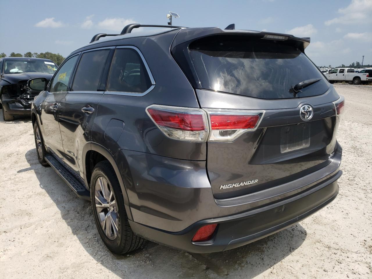 Photo 3 from auction – 2015 TOYOTA HIGHLANDER with VIN 5TDKKRFHXFS074939