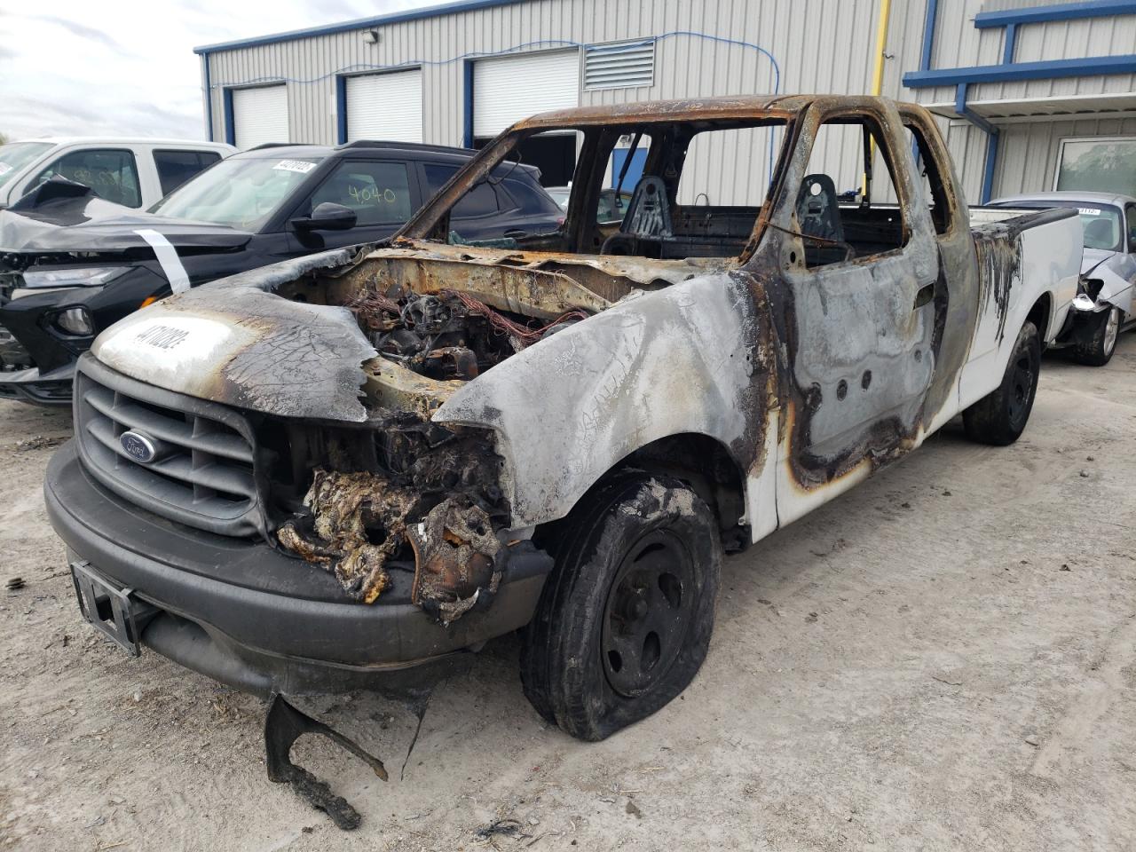 Photo 2 from auction – 2004 FORD F-150 HERI with VIN 2FTRX17W74CA90166