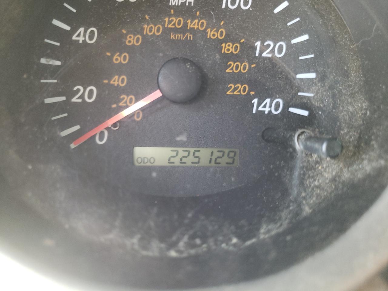 Photo 8 from auction – 2004 TOYOTA HIGHLANDER with VIN JTEGD21A440086968
