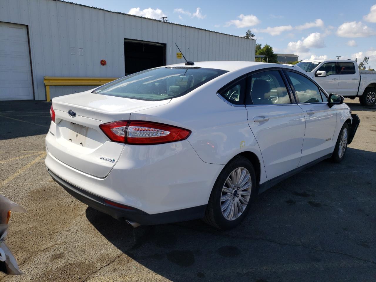 Photo 4 from auction – 2016 FORD FUSION S H with VIN 3FA6P0UU1GR386995