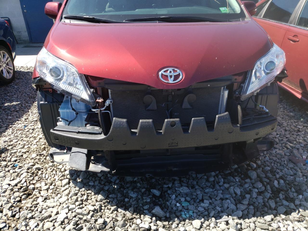 Photo 9 from auction – 2017 TOYOTA SIENNA XLE with VIN 5TDYZ3DC6HS839190