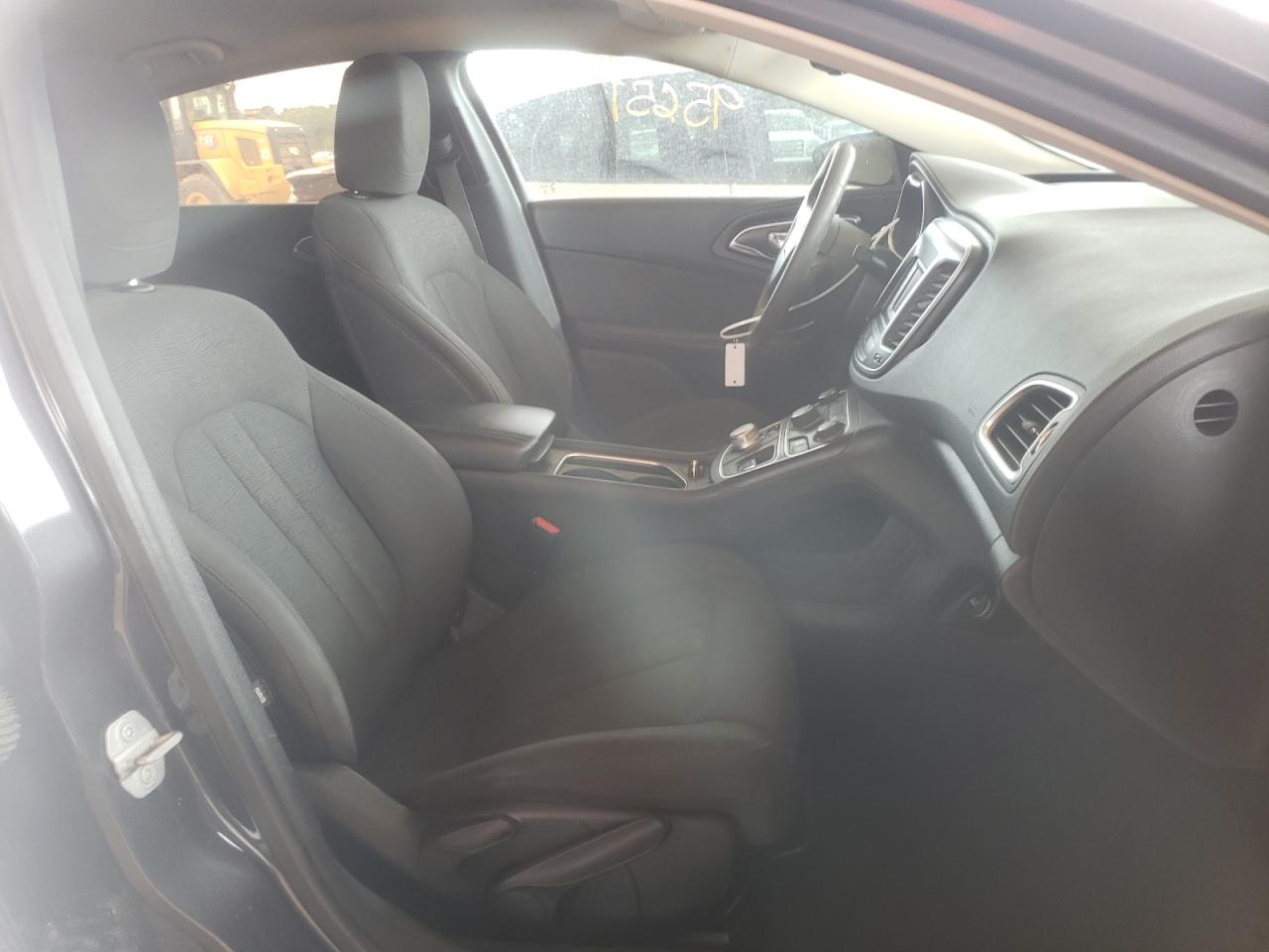 Photo 5 from auction – 2015 CHRYSLER 200 LIMITE with VIN 1C3CCCAB0FN752190