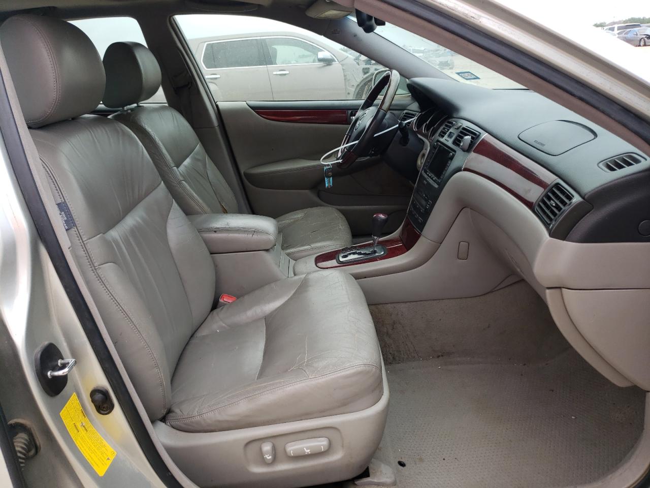 Photo 5 from auction – 2004 LEXUS ES 330 with VIN JTHBA30G940002757