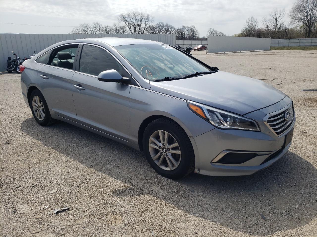 HYUNDAI SONATA SE 2016 with VIN 5NPE24AF8GH366781 - Photo from auction