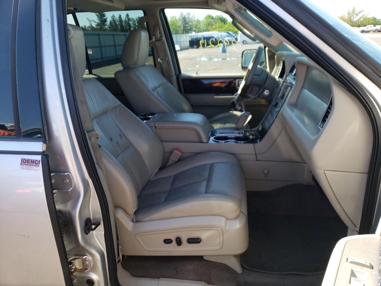 Photo 5 from auction – 2010 LINCOLN NAVIGATOR with VIN 5LMJJ2J5XAEJ09652