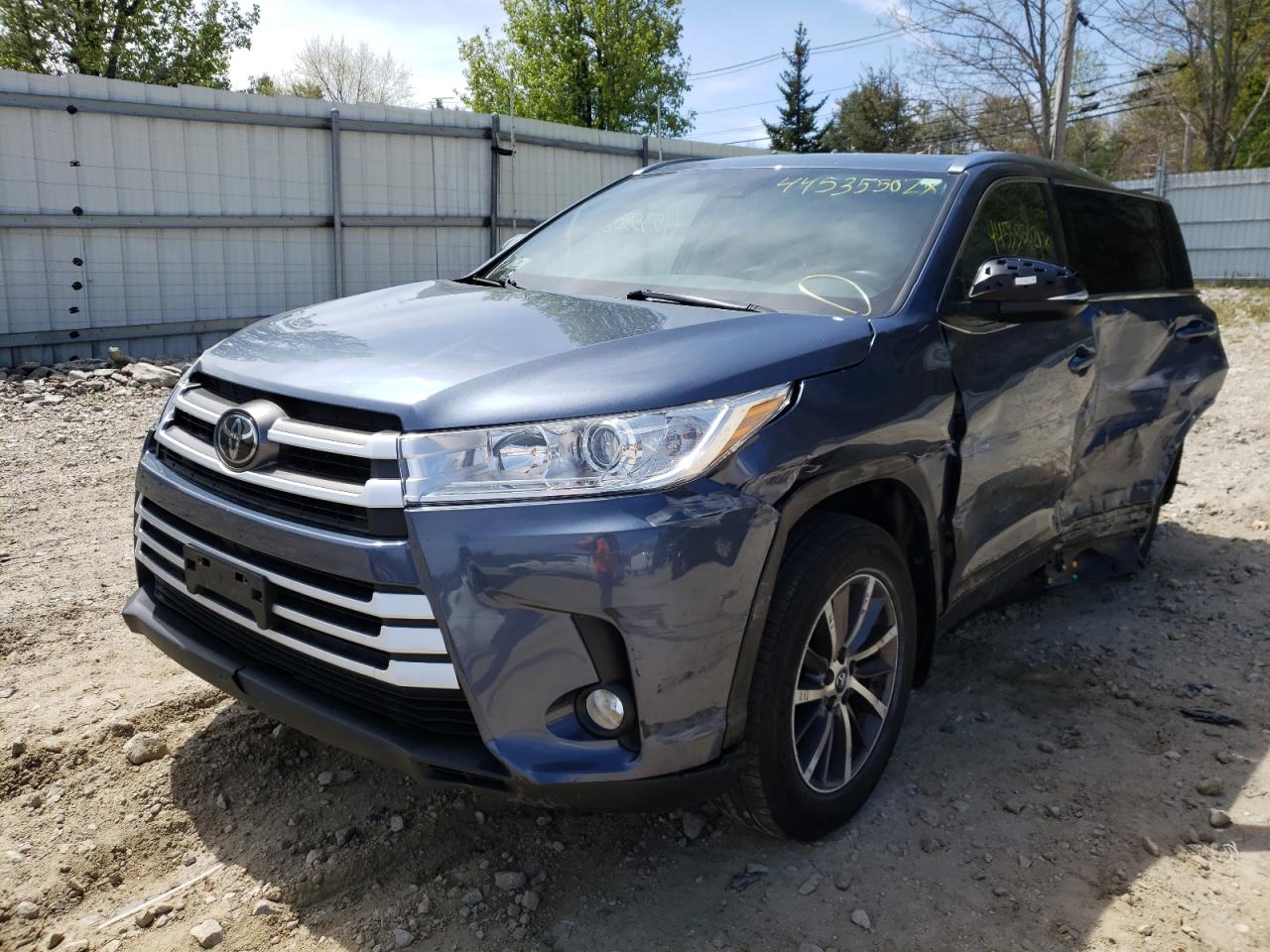 Photo 2 from auction – 2017 TOYOTA HIGHLANDER with VIN 5TDJZRFH2HS452858