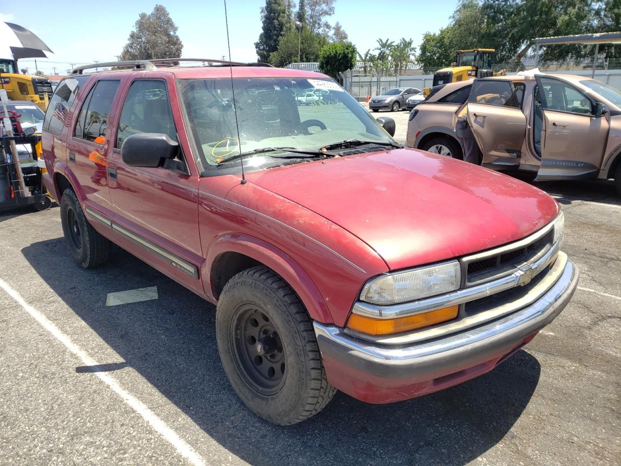 CHEVROLET BLAZER 2000 with VIN 1GNCS13WXY2240385 - Photo from auction
