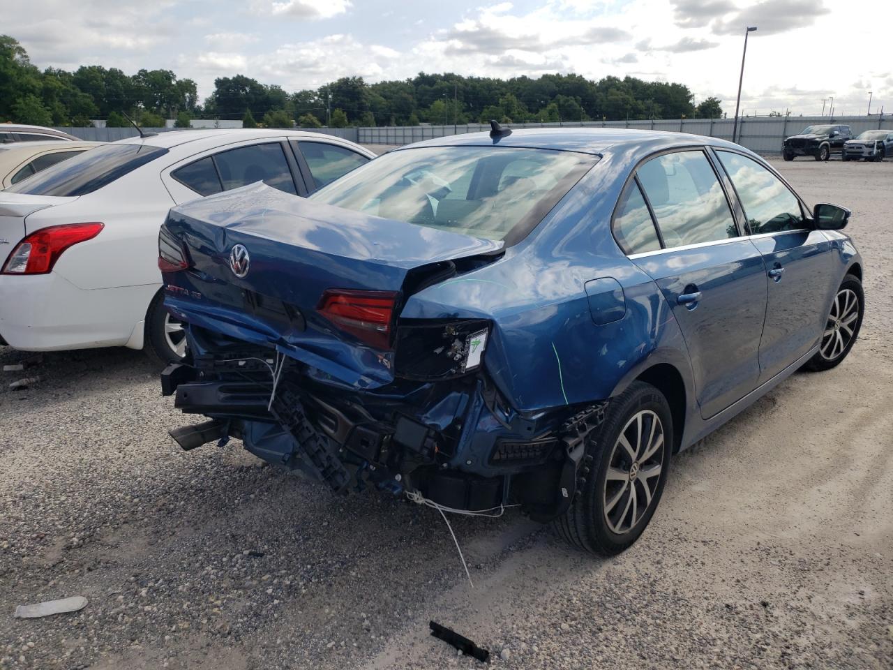Photo 4 from auction – 2017 VOLKSWAGEN JETTA SE with VIN 3VWDB7AJ4HM289305