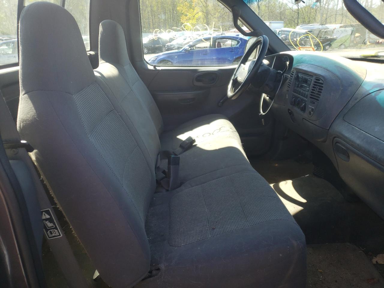 Photo 5 from auction – 2002 FORD F150 with VIN 2FTRF17262CA01247