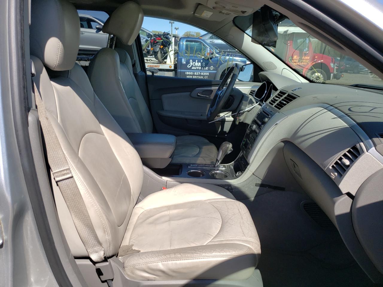 Photo 5 from auction – 2011 CHEVROLET TRAVERSE L with VIN 1GNKVJED6BJ272004