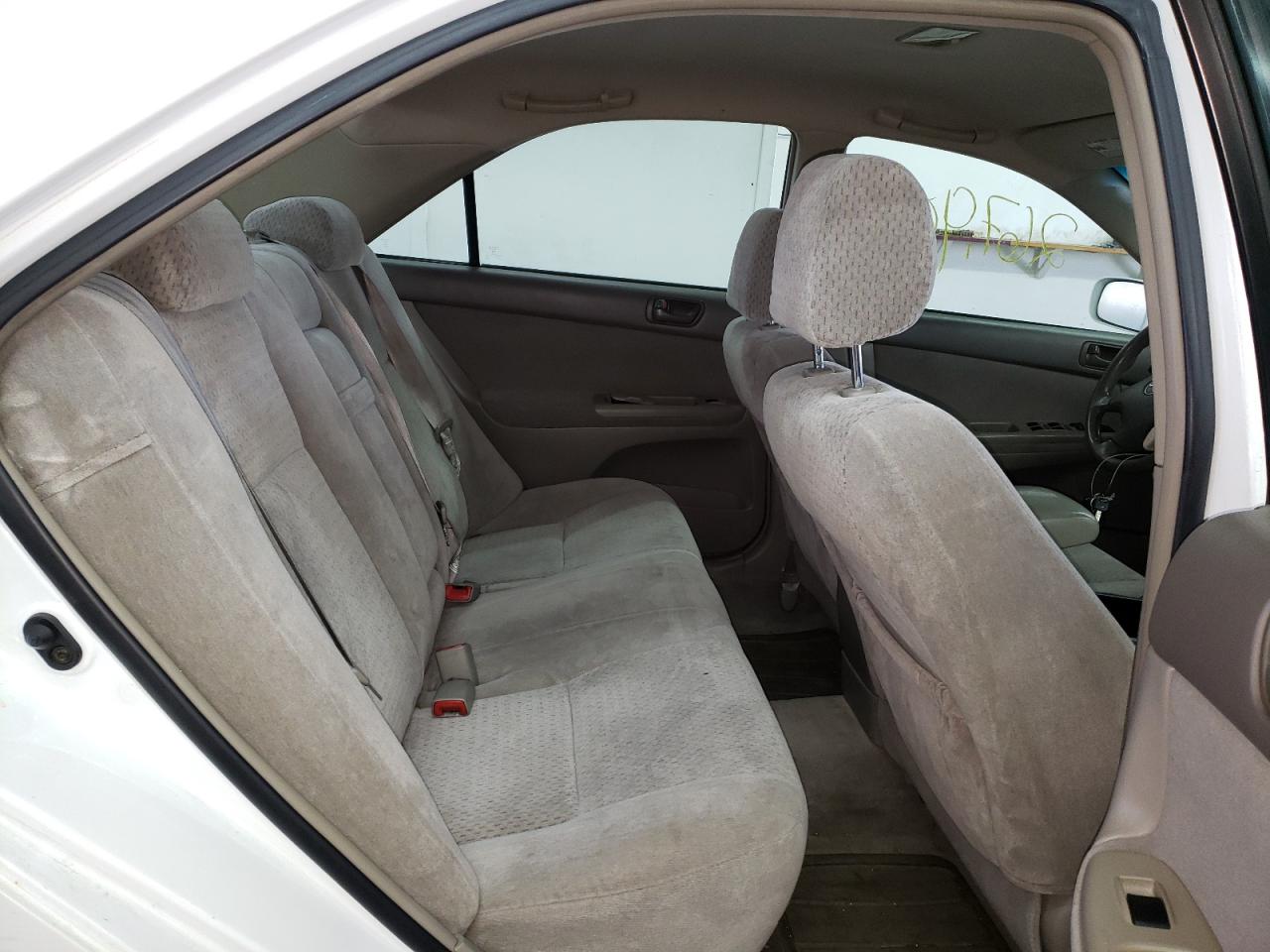 Photo 6 from auction – 2004 TOYOTA CAMRY LE with VIN 4T1BE32KX4U348604