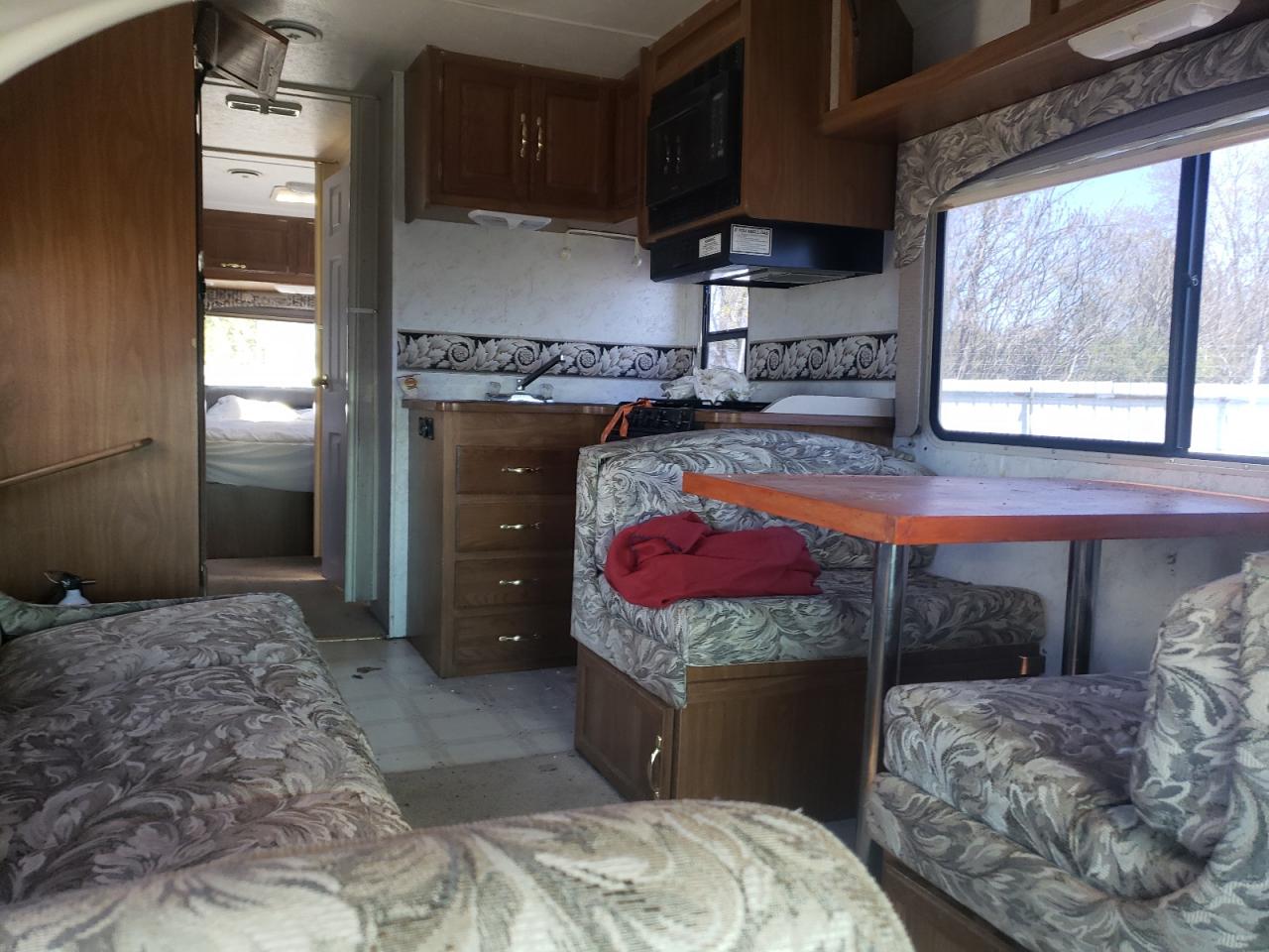 Photo 6 from auction – 2001 FORD ECONOLINE with VIN 1FDXE45S7YHB67739