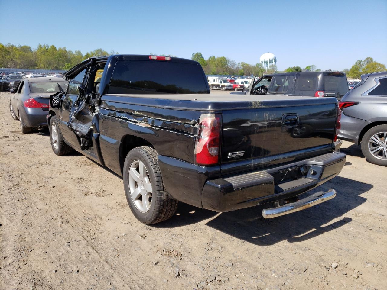 Photo 3 from auction – 2004 CHEVROLET SILVERADO with VIN 2GCEK19N641188411
