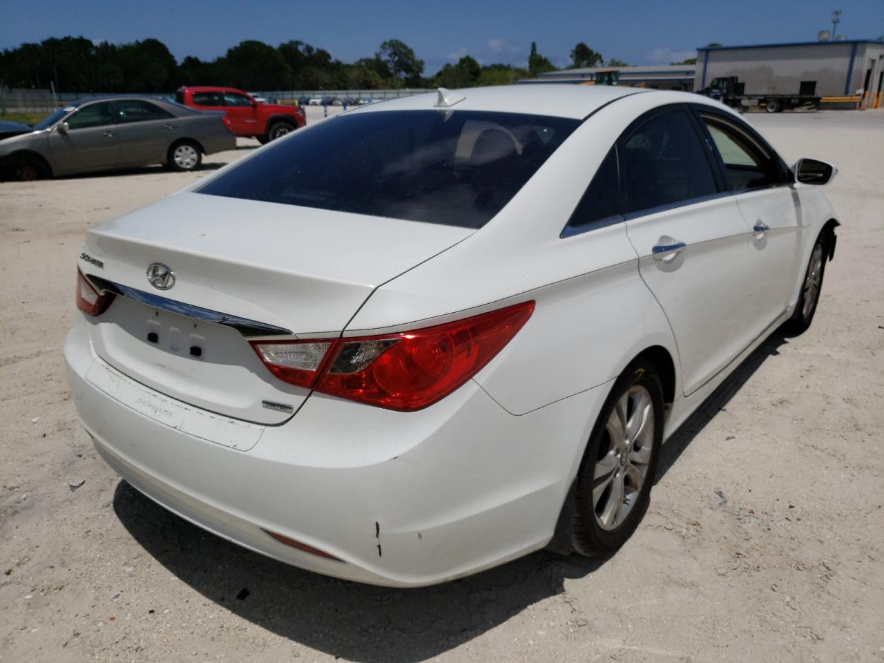 Photo 4 from auction – 2013 HYUNDAI SONATA SE with VIN 5NPEC4AC2DH521050