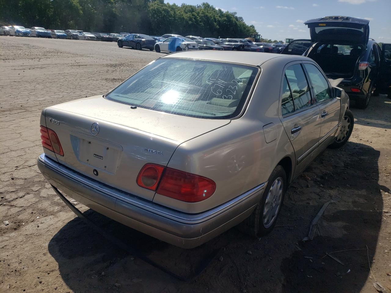 Photo 4 from auction – 1996 MERCEDES-BENZ E 300D with VIN WDBJF20F7TJ016714