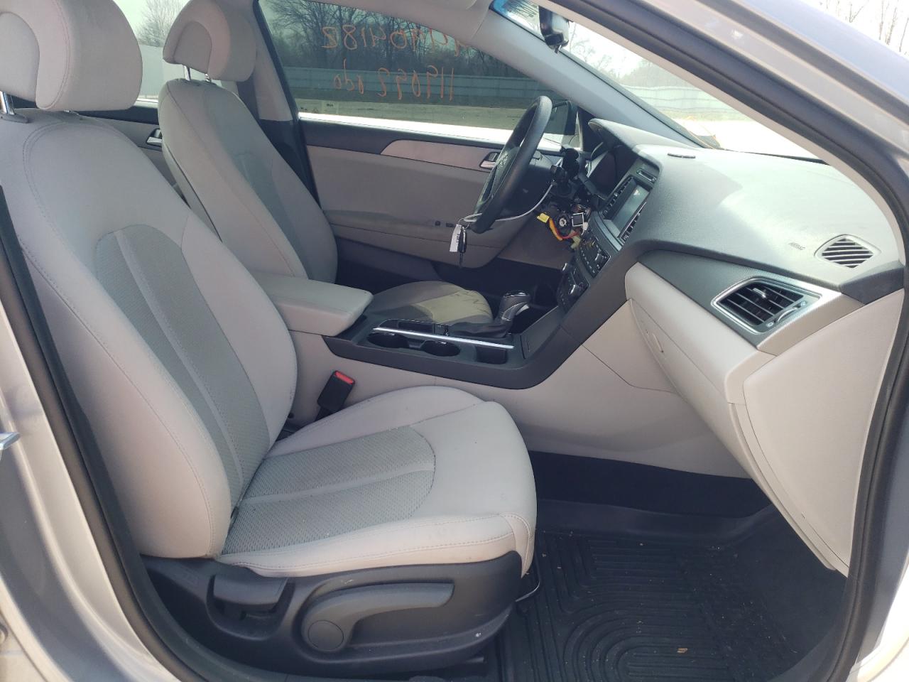 Photo 5 from auction – 2016 HYUNDAI SONATA SE with VIN 5NPE24AF8GH366781