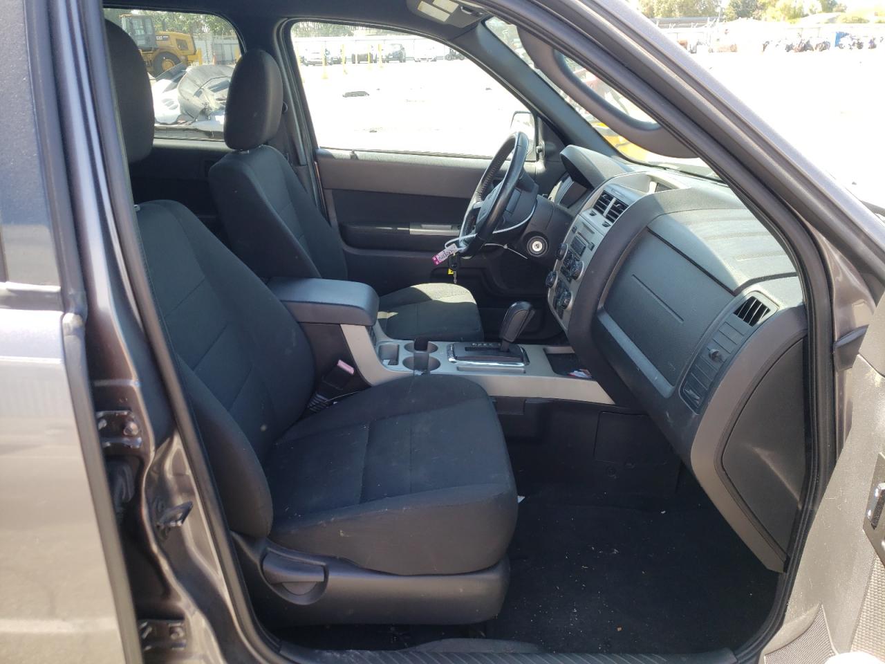 Photo 5 from auction – 2010 FORD ESCAPE XLT with VIN 1FMCU0DG4AKA08094
