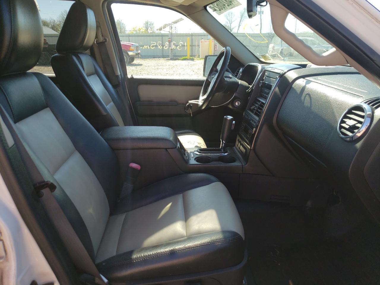 Photo 5 from auction – 2009 FORD EXPLORER S with VIN 1FMEU53E79UA35201