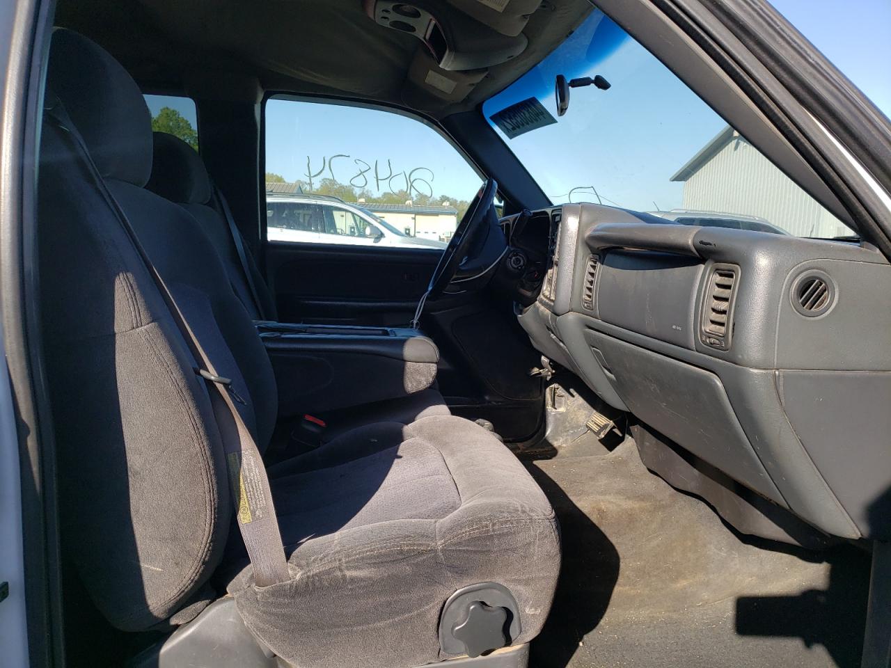 Photo 5 from auction – 2002 CHEVROLET SILVERADO with VIN 2GCEC19V721115283