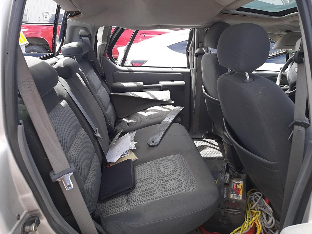Photo 6 from auction – 2004 FORD EXPLORER S with VIN 1FMZU67K84UC33608