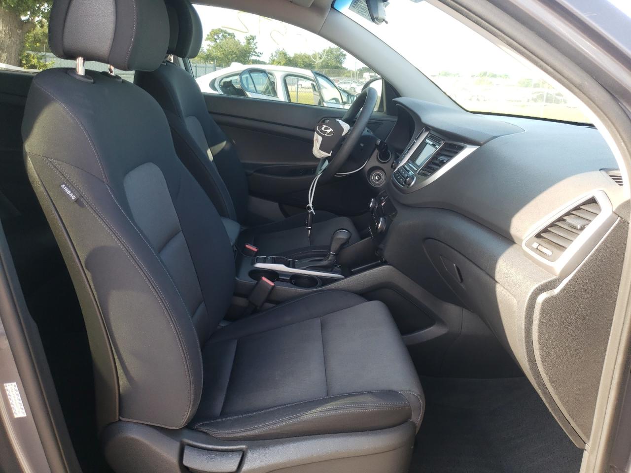 Photo 5 from auction – 2016 HYUNDAI TUCSON LIM with VIN KM8J33A4XGU207766